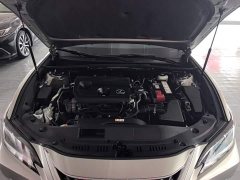 Lexus ES 200 Excellence Edition - фото 19