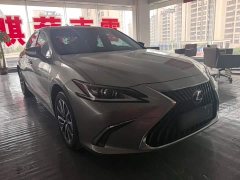 Lexus ES 200 Excellence Edition - фото 3