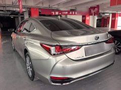 Lexus ES 200 Excellence Edition - фото 4