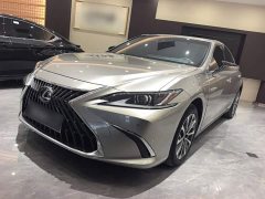 Lexus ES 200 Excellence Edition - ფოტო 1