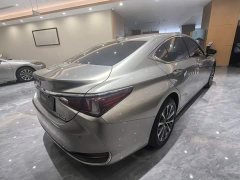 Lexus ES 200 Excellence Edition - ფოტო 6