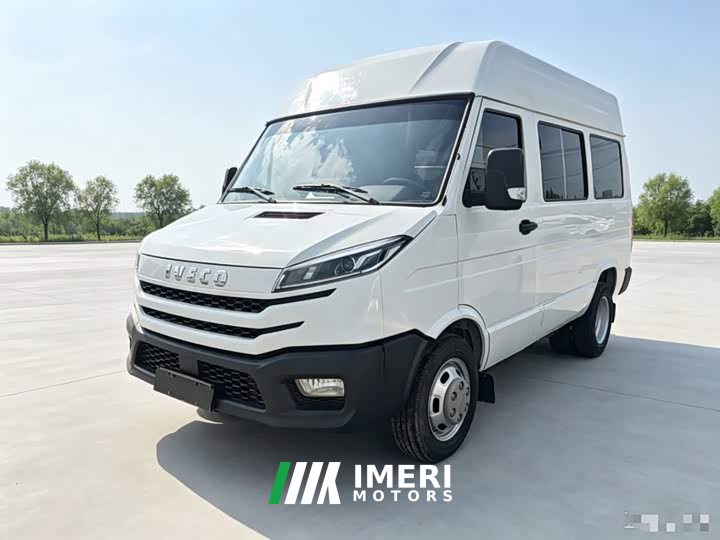 Iveco Daily 2.5T A35M1 Short Wheelbase Mid-Roof Dual Rear Wheels Side Sliding Door 5-9 Seater
