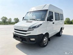 Iveco Daily 2.5T A35M1 Short Wheelbase Mid-Roof Dual Rear Wheels Side Sliding Door 5-9 Seater - ფოტო 1