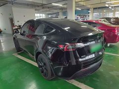 Tesla Model Y Rear-Wheel Drive - ფოტო 4