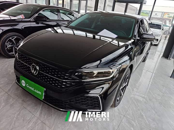 Volkswagen Passat 330TSI Starry Sky Elite