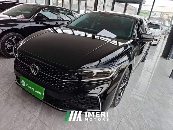 Volkswagen Passat 330TSI Starry Sky Elite