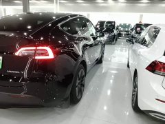 Tesla Model Y Rear-Wheel Drive - ფოტო 7