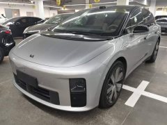 Li Auto i6 Four-Wheel Drive Standard Edition - ფოტო 1