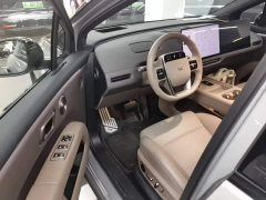 Li Auto i6 Four-Wheel Drive Standard Edition - ფოტო 15