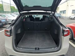 Tesla Model Y Rear-Wheel Drive - ფოტო 18