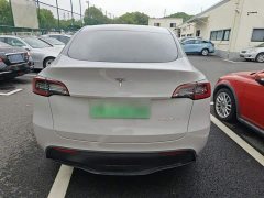 Tesla Model Y Rear-Wheel Drive - ფოტო 5