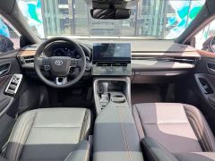 Toyota Camry Hybrid 2.5L XLE Premium - фото 11