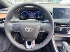 Toyota Camry Hybrid 2.5L XLE Premium - фото 12