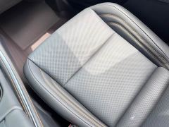 Toyota Camry Hybrid 2.5L XLE Premium - фото 16
