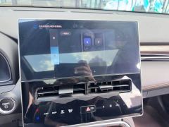 Toyota Camry Hybrid 2.5L XLE Premium - фото 17