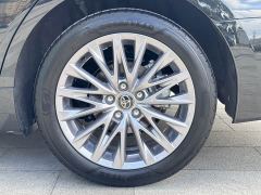 Toyota Camry Hybrid 2.5L XLE Premium - фото 19