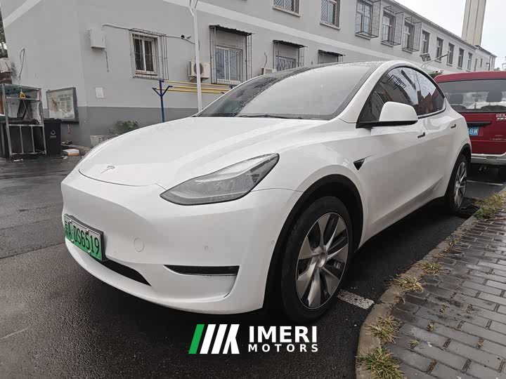 Tesla Model Y Long Range All-Wheel Drive