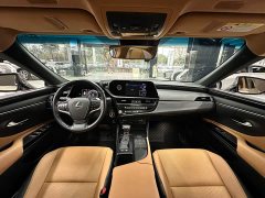 Lexus ES 300h Excellence - ფოტო 12