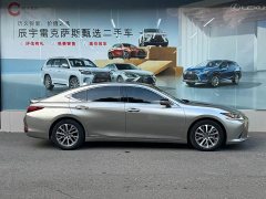 Lexus ES 300h Excellence - ფოტო 5