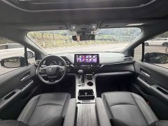 Toyota Sienna 2.5L Hybrid AWD Premium - ფოტო 4
