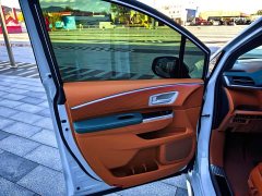 Toyota Gravia 2.5L Hybrid Comfort Edition - ფოტო 8