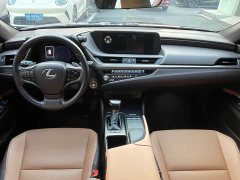 Lexus ES 200 Excellence Edition - ფოტო 3