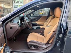 Lexus ES 200 Excellence Edition - ფოტო 4