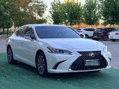 Lexus ES 200 Excellence Edition - ფოტო 3