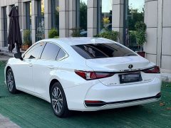 Lexus ES 200 Excellence Edition - ფოტო 5