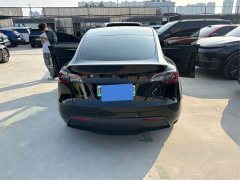 Tesla Model Y Rear-Wheel Drive - ფოტო 10