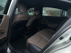 Lexus ES 200 Premium Edition - ფოტო 2