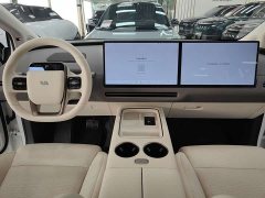 Li Auto i8 Standard Edition - ფოტო 12
