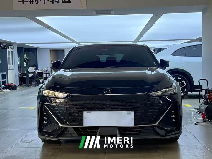 Changan UNI-V 1.5T Premium - ავტომობილი ჩინეთიდან
