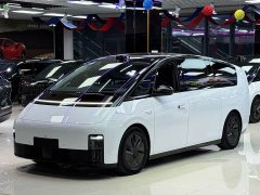 Li Auto Li Xiang MEGA Ultra - ფოტო 1
