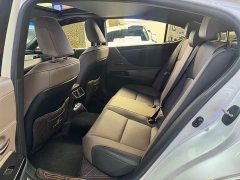 Lexus ES 200 Excellence Edition - ფოტო 11