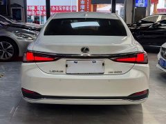 Lexus ES 200 Excellence Edition - ფოტო 4