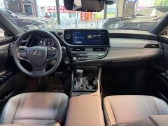 Lexus ES 200 Excellence Edition - ფოტო 7