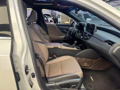 Lexus ES 200 Excellence Edition - ფოტო 9
