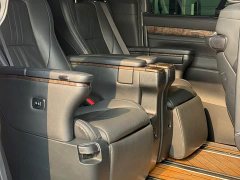 Toyota Alphard Hybrid 2.5L Golden Special Edition - ფოტო 5