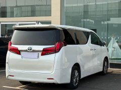 Toyota Alphard Hybrid 2.5L Golden Special Edition - ფოტო 7