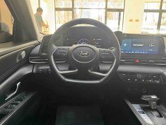 Hyundai Elantra 1.5L CVT Luxury - ფოტო 17