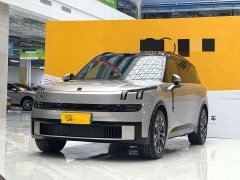 Lynk & Co 900 2.0T Ultra 6-Seater - ფოტო 1