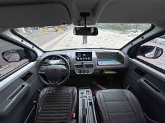 Wuling Yangguang 300km Comfort Passenger Van 75kW - ფოტო 17