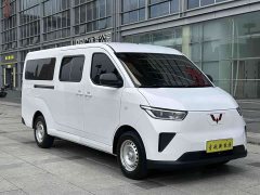 Wuling Yangguang 300km Comfort Passenger Van 75kW - ფოტო 3