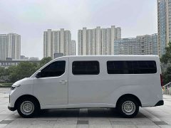 Wuling Yangguang 300km Comfort Passenger Van 75kW - ფოტო 5