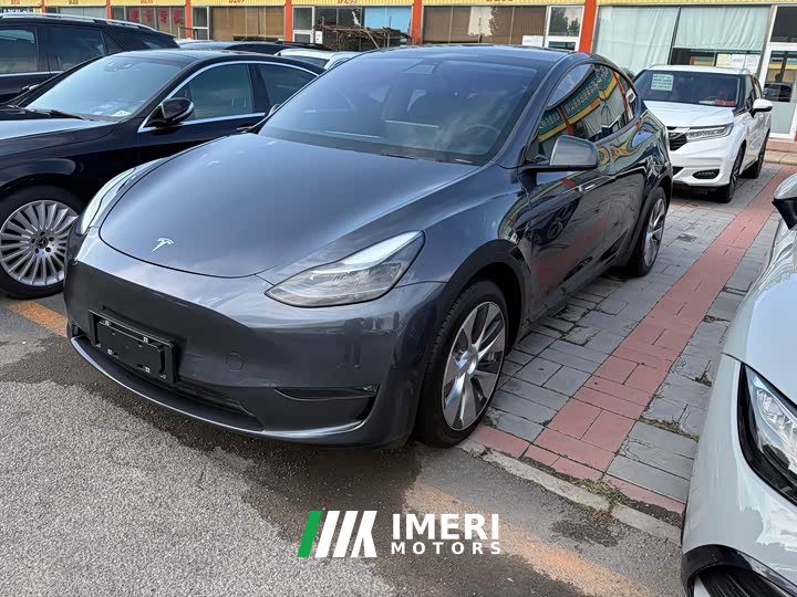 Tesla Model Y Long Range All-Wheel Drive
