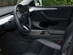 Tesla Model Y Rear-Wheel Drive - ფოტო 4