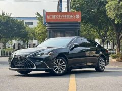Lexus ES 200 Excellence Edition - ფოტო 1