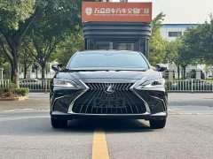 Lexus ES 200 Excellence Edition - ფოტო 2
