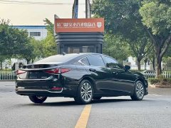 Lexus ES 200 Excellence Edition - ფოტო 7